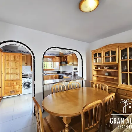 Homestay Adosado En Costa Hispania